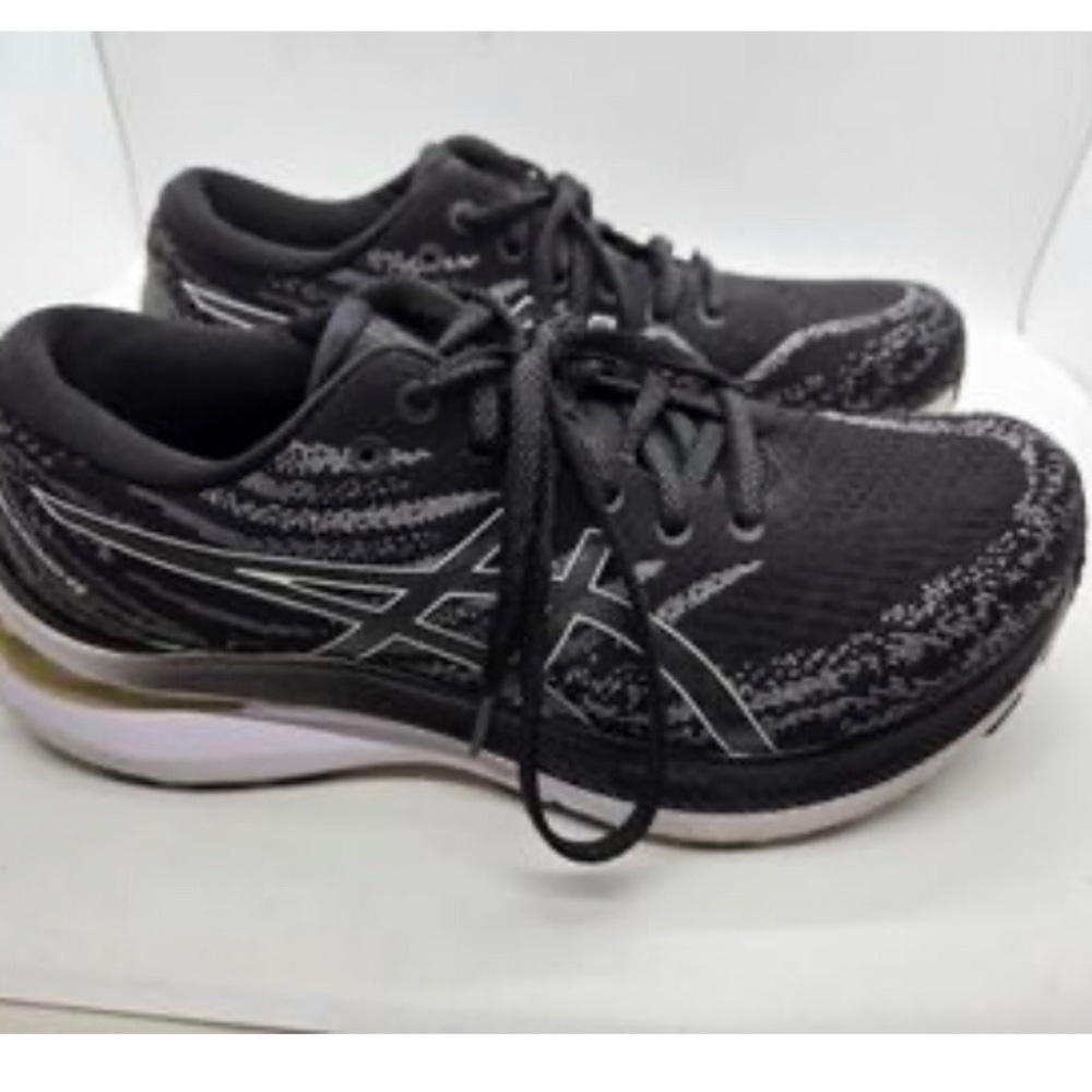 Size 7 ASICS women in good condition